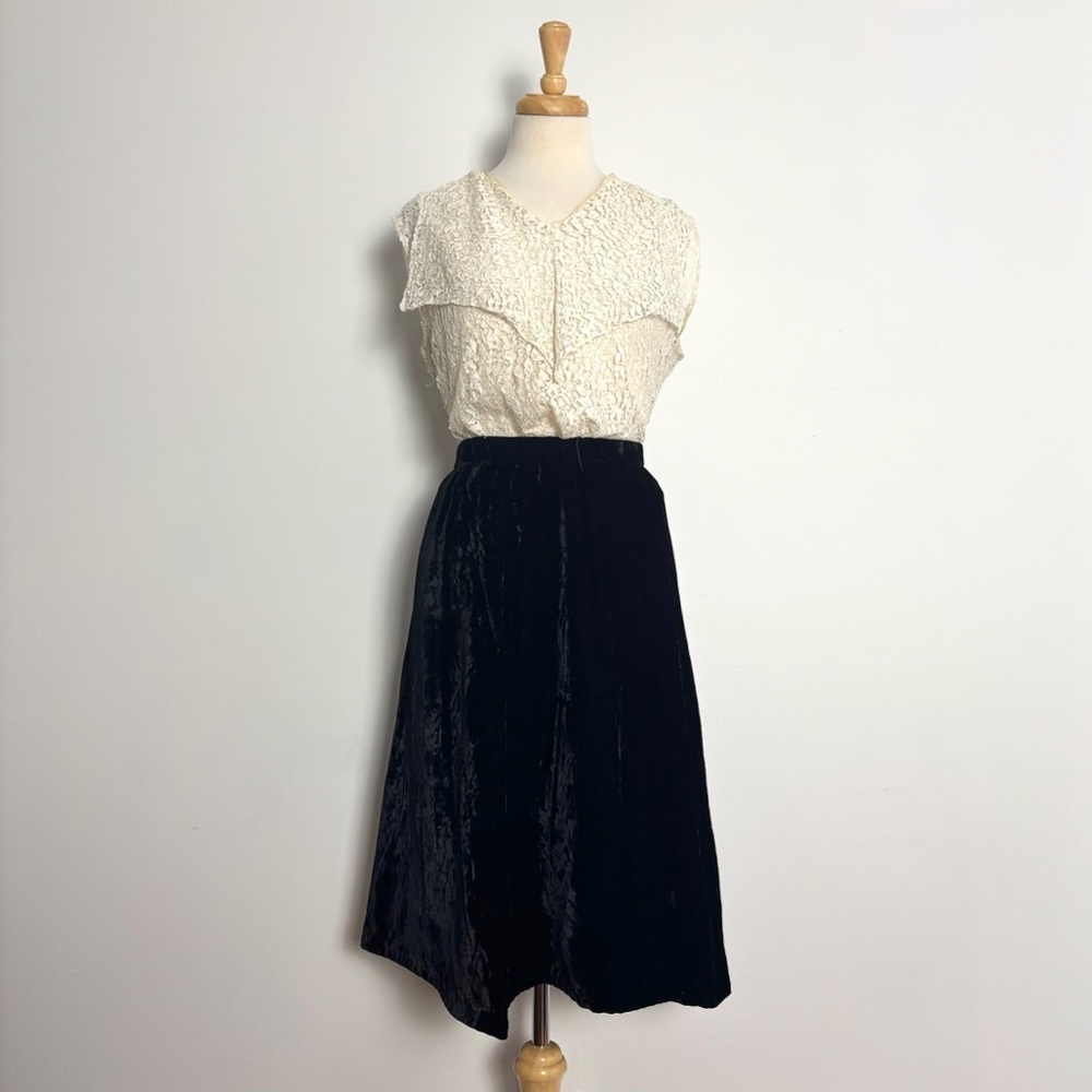 Vintage 1960s BERGDORF GOODMAN Black Crushed Velvet Skirt / XS S